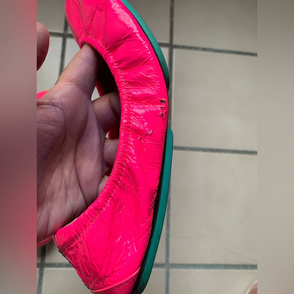 Tieks size 8 pop pink flats - Picture 2 of 6